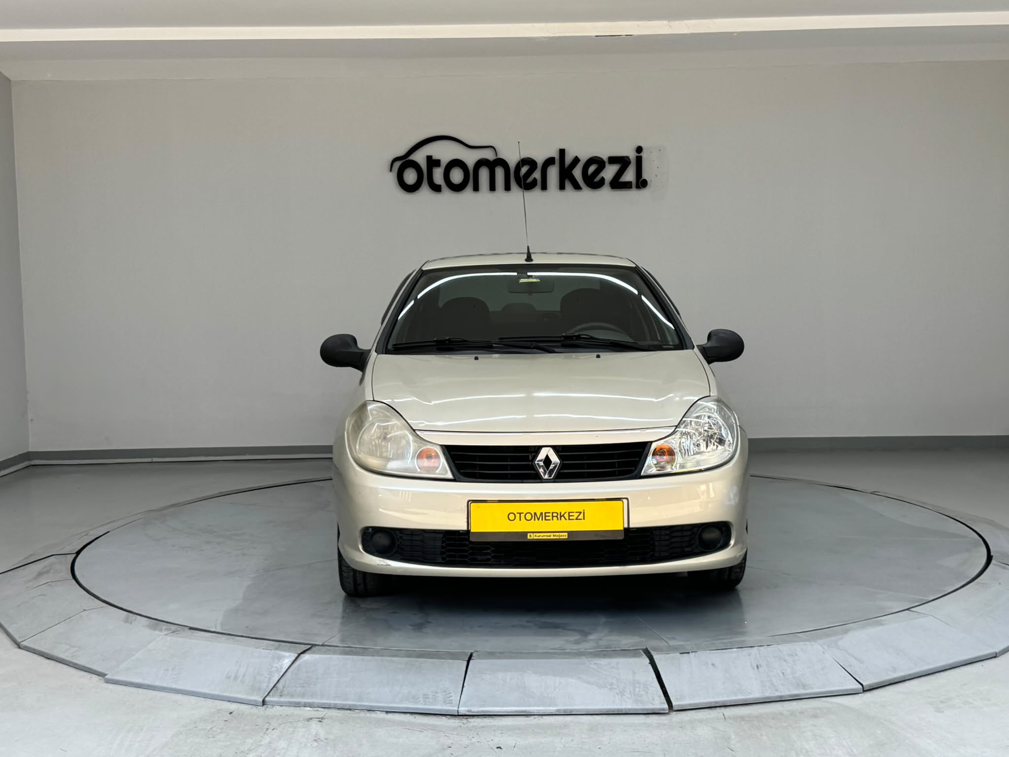 RENAULT SYMBOL 4